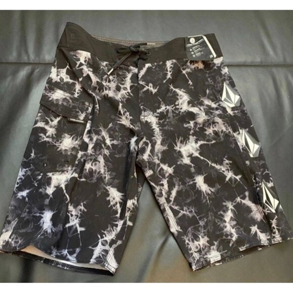 NWT Volcom Board Shorts / Swim Trunks Boys Youth Size 14